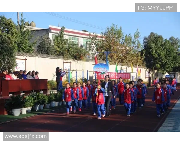 发箍足球球星如何引领球场风潮突破自我极限并创造辉煌战绩